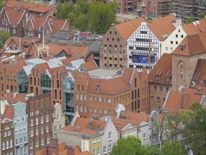 Houses in the old town centre with red roofs and modern glass façades that blend harmoniously into