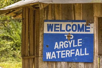 Hut with a sign saying 'Welcome to Argyle waterfall'