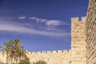 The city wall around th eold town of Jerusalem