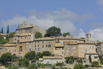 Townscape with château and church Saint-Jean, Simiane-la-Rotonde, castle, château, mountain