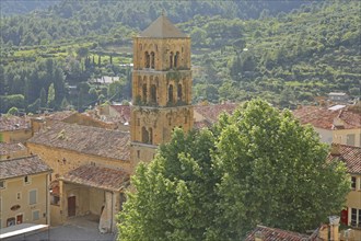 Church of Notre-Dame-de-l'Assomption, mountain village, Moustiers-Sainte-Marie, Provençal Alps,