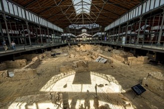 Artefakte in der archäologischen Stätte und im Museum des Kultur- und Gedenkzentrums El Born,