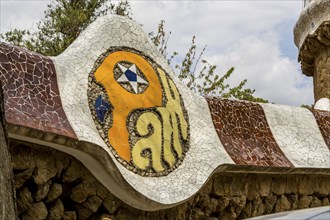 Der von Antoni Gaudi entworfene moderne Park Güell befindet sich auf dem Carmet-Hügel in Barcelona,