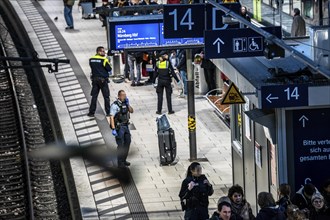 Police action at Hamburg central station, in the evening rush hour, an abandoned suitcase was