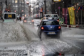 Winter, rainy weather, freezing rain, large puddle, puddle of water, in the city centre, Grosse