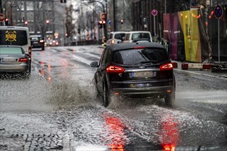 Winter, rainy weather, freezing rain, large puddle, puddle of water, in the city centre, Grosse