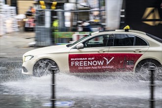 Winter, rainy weather, freezing rain, large puddle, puddle of water, in the city centre, Grosse