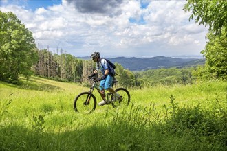 Mountain biking in the Odenwald with a view of the Rhine plain, here on the Birkenau circular route