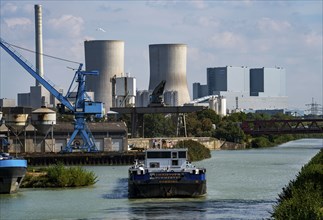 Datteln-Hamm Canal, harbour near Hamm-Uentrop, behind the RWE power plant Westfalen, coal-fired