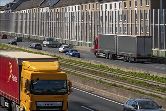 The A40 motorway, Ruhrschnellweg, in Essen, residential buildings directly on the motorway, glass