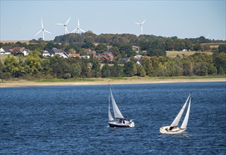 Lake Möhne, reservoir in the northern Sauerland, sailing boats, extremely low water level of the