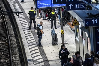 Police action at Hamburg central station, in the evening rush hour, an abandoned suitcase was