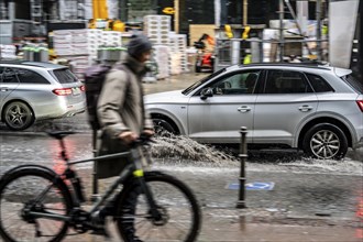 Winter, rainy weather, freezing rain, large puddle, puddle of water, in the city centre, Grosse