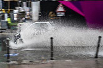 Winter, rainy weather, freezing rain, large puddle, puddle of water, in the city centre, Grosse