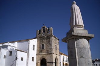 Statue of Bishop Francisco Gomes in front of Igreja da Sé Catedral de Faro, Old Town, Faro,