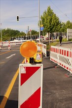 Roadworks, traffic congestion, traffic situation, obstruction, traffic flow, warning signs, speed,