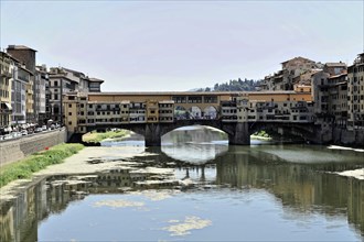 Buildings along the river Arno with bridge Ponte Vecchio, Florence, Tuscany, Italy, Europe, A