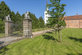 Brahetrolleborg church and castle, castle entrance, lawn, lions with coat of arms, Faborg, Faaborg,