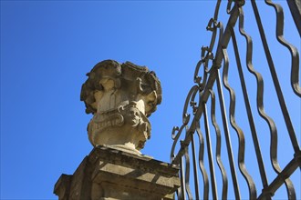 Stadion Castle Bönnigheim, detail, wall end, decorative element on wall, fence, vase-like stone