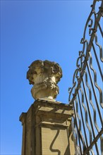 Stadion Castle Bönnigheim, detail, wall end, decorative element on wall, fence, vase-like stone