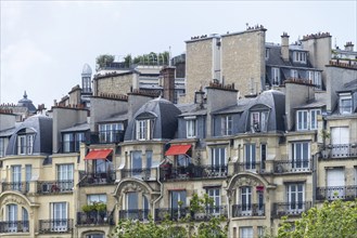 Parisian architecture, luxury flats along the Seine, Paris, ÃŽle-de-France, France, Europe