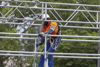 Scaffolders at work, erecting a large scaffold, grandstands for the Olympic Games, Place de la