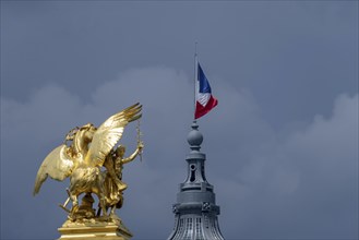 Column with the group of figures Fama of Agriculture on the Pont Alexandre III bridge over the