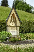 Grave with pointed gable, cemetery in Eisenbach, Kreuzthal, Markt Buchenberg, Allgäu, Swabia,