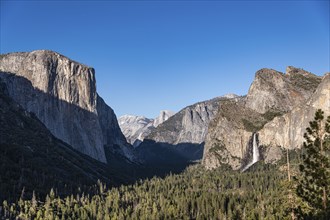 Tunnel View scenic point at Yosemite NP, California, USA, North America