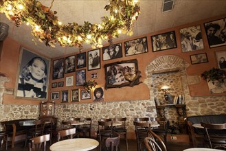 Melina Mercouri Cafe, retro-style bistro, walls decorated with photos of the Greek actress and