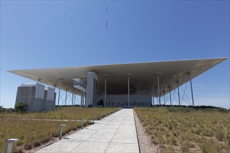 Cultural centre of the Stavros Niarchos Foundation with floating flat roof, architect Renzo Piano,