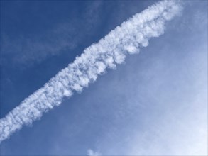 Dissipating contrail high thin cloud artificially created by aircraft engines homomutatus man-made