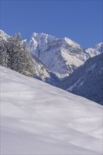 Oytal in winter, behind it Schneck, 2268m, and Himmelhorn, 2113m, near Oberstdorf, Oberallgäu,