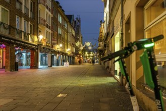 Altstadt, empty Bolker Strasse, normally well-filled street, with many Altstadt pubs, Christmas