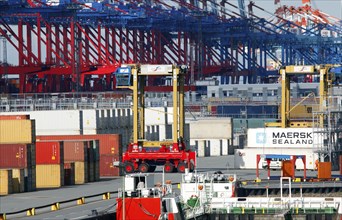 Bremerhaven, 29.09.2010, Van Carrier transports containers at the Eurogate container terminal,