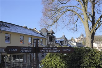 Signposts for twin towns in the Upper Palatinate and Saxon Switzerland with distance, inscription,