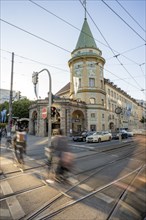 Cyclists crossing the traffic light at red at Stiglmaierplatz, motion blur, Löwenbräukeller of the