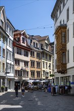 The Spisergasse, pedestrian zone, shopping alleyway with the famous wooden camel oriel in the