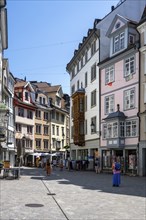 The Spisergasse, pedestrian zone, shopping alleyway with the famous wooden camel oriel in the