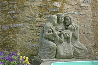 Rubens Fountain by Hermann Kuhmichel 1935, sculpture, three, woman, mother, stone, infant, carry,