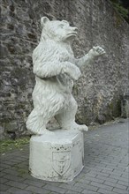 Sculpture and memorial Berlin Bear by Lilliy Voigt 1952, Lily, white, bear figure, Kölner Strasse,