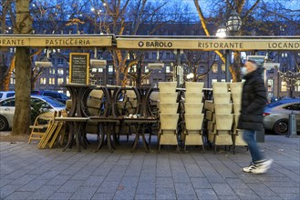 Königsallee shopping street, Kö, Christmas decorations, closed catering establishments, little