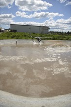 A detention reservoir aeration to remove pollutants from industrial waste water