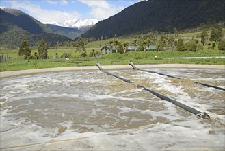 A detention reservoir aeration to remove pollutants from industrial waste water