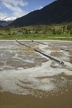 A detention reservoir aeration to remove pollutants from industrial waste water