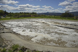 A detention reservoir aeration to remove pollutants from industrial waste water