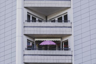 Parasol on the balcony of a prefabricated building, taken in Berlin, 07/08/2024