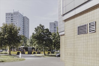 Berliner Verkehrsbetriebe bus in front of a prefabricated building, taken in Berlin, 07/08/2024