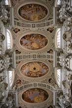 Church ('Dom St. Stephan') in the historic old town of Passau, Bavaria, Germany, Europe