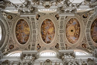 Church ('Dom St. Stephan') in the historic old town of Passau, Bavaria, Germany, Europe